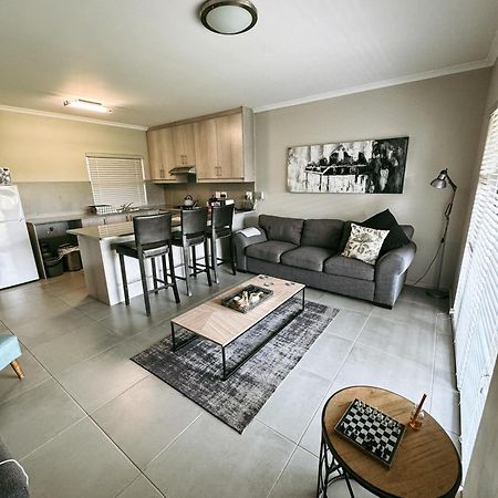 Apartamento Nemesia Court Durbanville Exterior foto