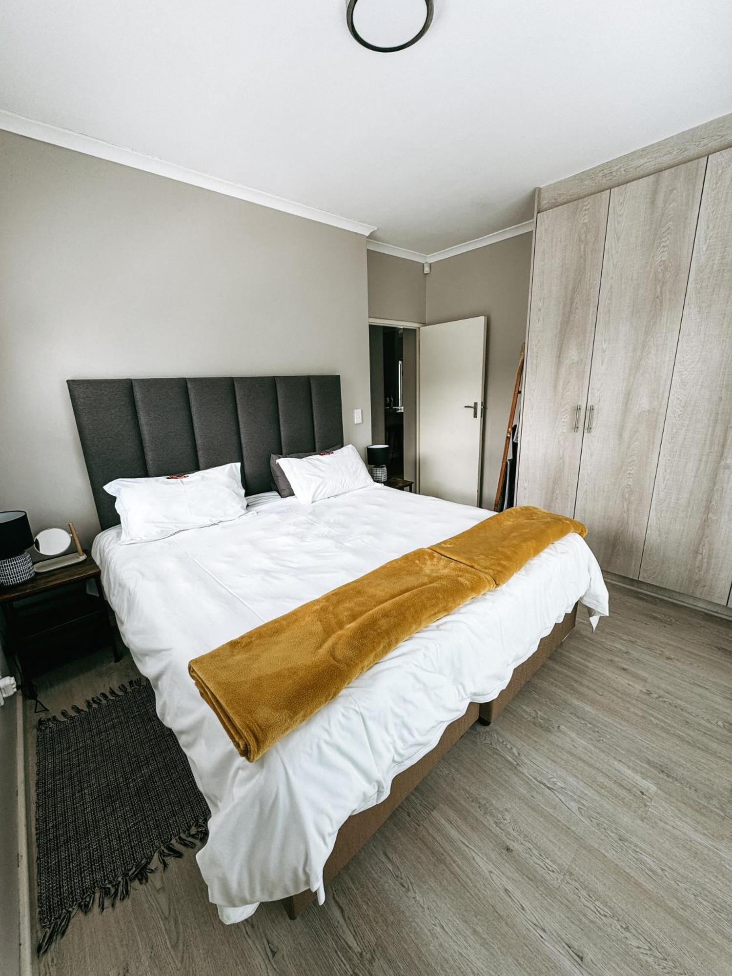 Apartamento Nemesia Court Durbanville Exterior foto