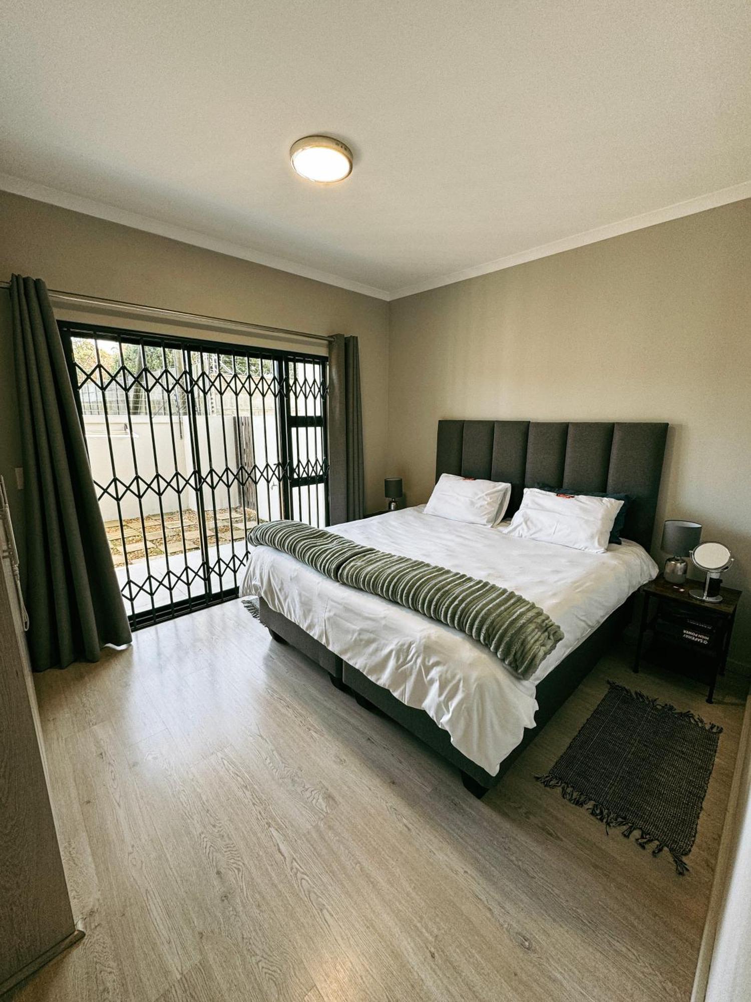 Apartamento Nemesia Court Durbanville Exterior foto